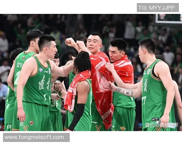 马尚布鲁克斯：从NBA到CBA的传奇旅程与篮球梦想的追逐